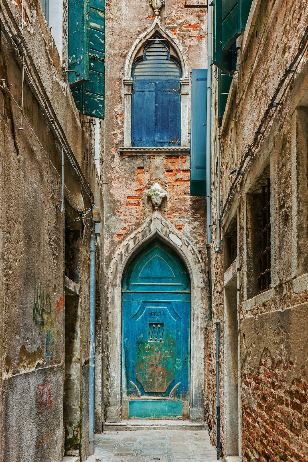 senior exploring hidden city spot